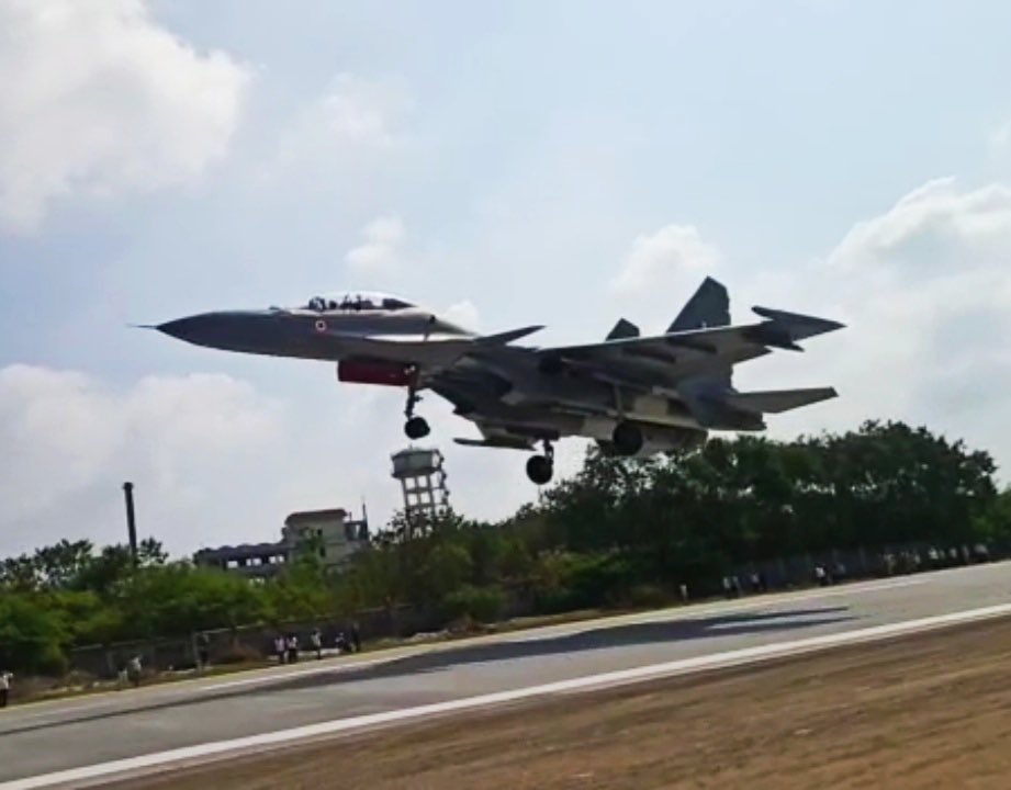 Indian Air Force emergency landing