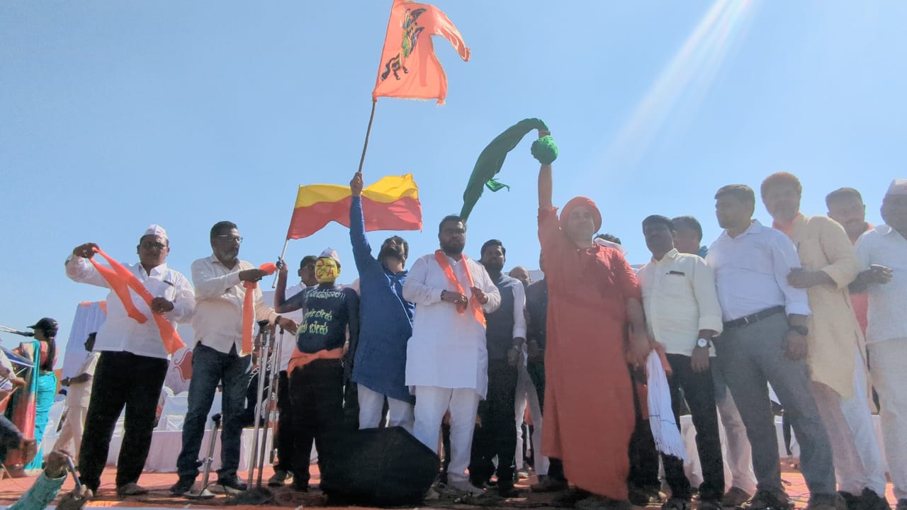 Kudalasangama Panchamasali Peetha pontiff Basava Jaya Mruthyunjaya Swami  opposes the new 2D category announced for the sect Kudalasangama Panchamasali Peetha pontiff Basava Jaya Mruthyunjaya Swami opposes the new 2D category announced for the sect. (South First)