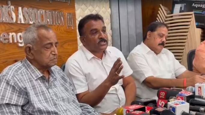Contractors Assn Working President (Vice President) of the Karnataka Contractors' Association, R Manjunath with other office bears at a press conference on Monday
