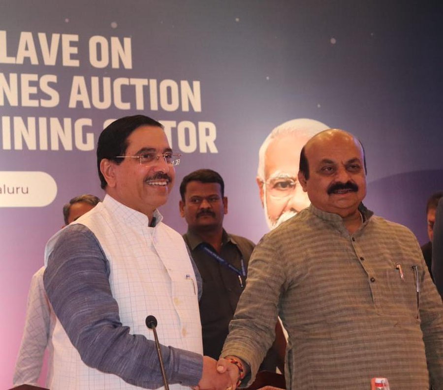 Joshi-Bommai Karnataka circular on providing 2-page ads to newspapers run by Brahmins sparks controversy