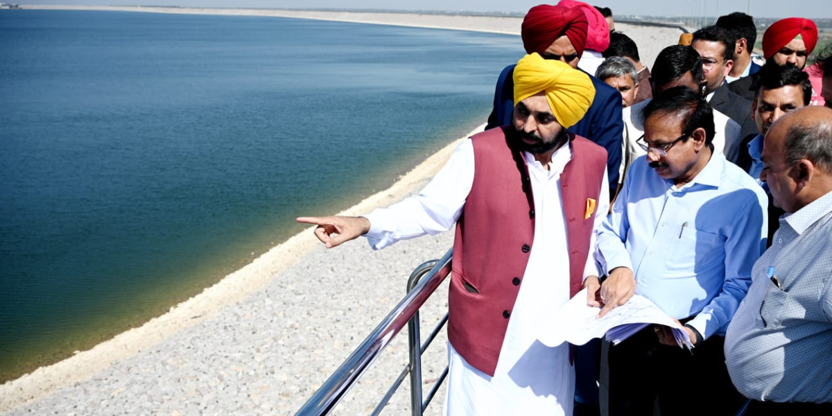 Bhagwant Mann Mann and his team also learnt about the benefits check dams would bestow on farmers. (Bhagwant Mann/Twitter)