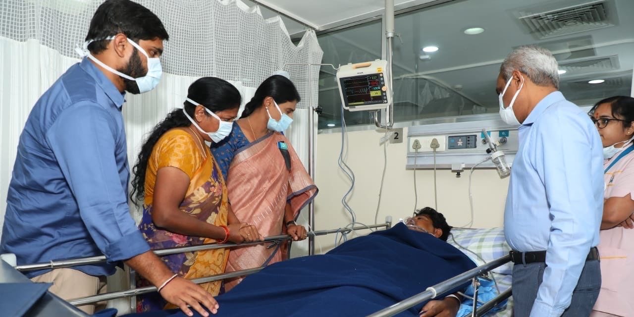 YS Sharmila visiting Thota Pavan in hospital. (realyssharmila/Twitter) YS Sharmila President rule Telangana