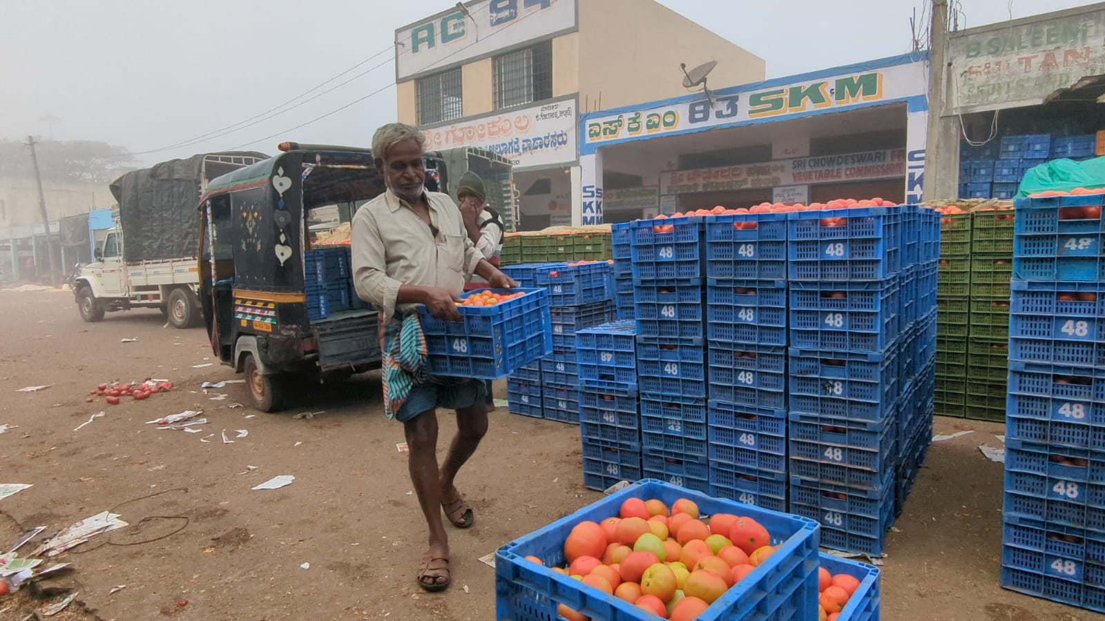 farmer-tomato Karnataka Tamil Nadu Tomatoes Theft