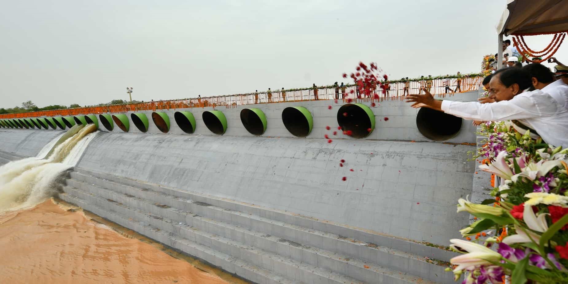 Kaleshwaram Lift Irrigation Project Telangana Chief Minister K Chandrashekar Rao inaugurates the Kaleshwaram Lift Irrigation Project in 2019. (Supplied)