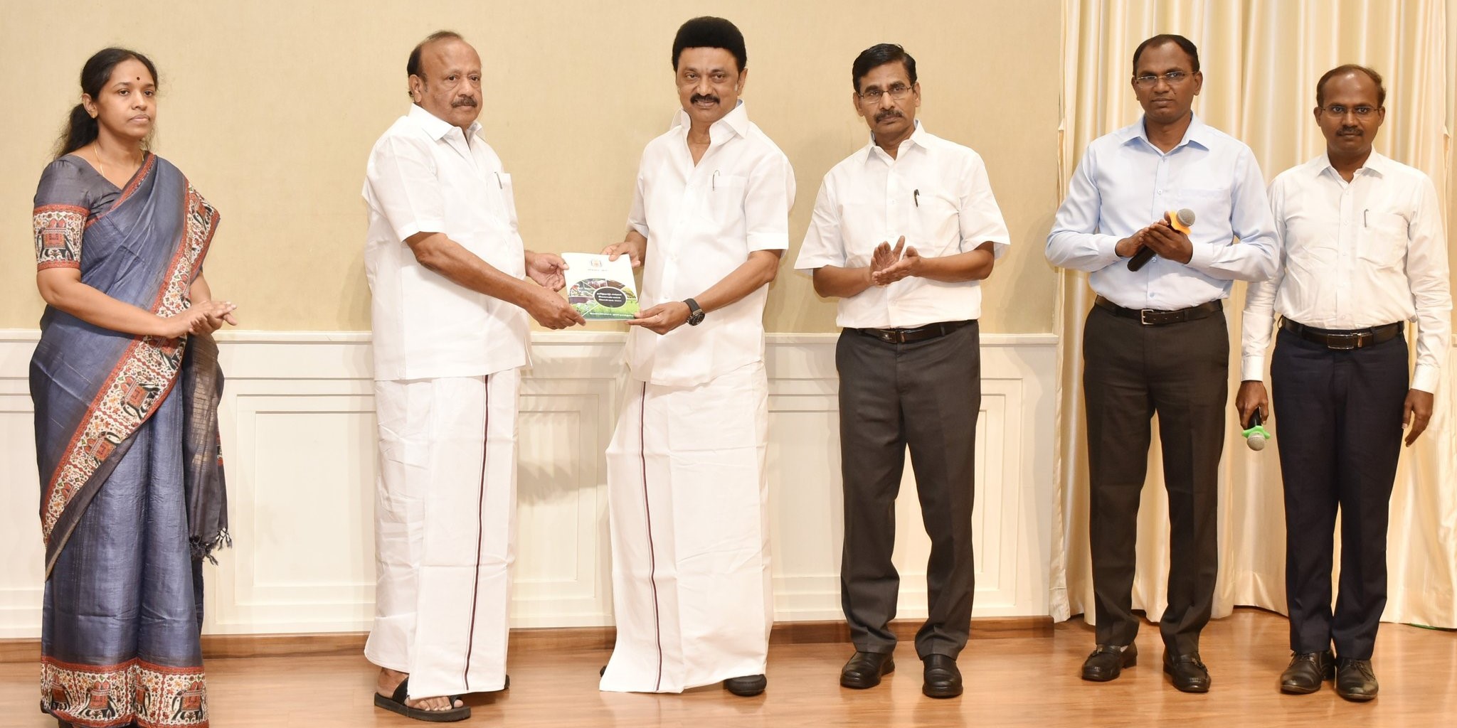 MK Stalin unveiling the Tamil Nadu Organic Farming Policy 2023. (mkstalin/Twitter) MK Stalin unveiling the Tamil Nadu Organic Farming Policy 2023. (mkstalin/Twitter)