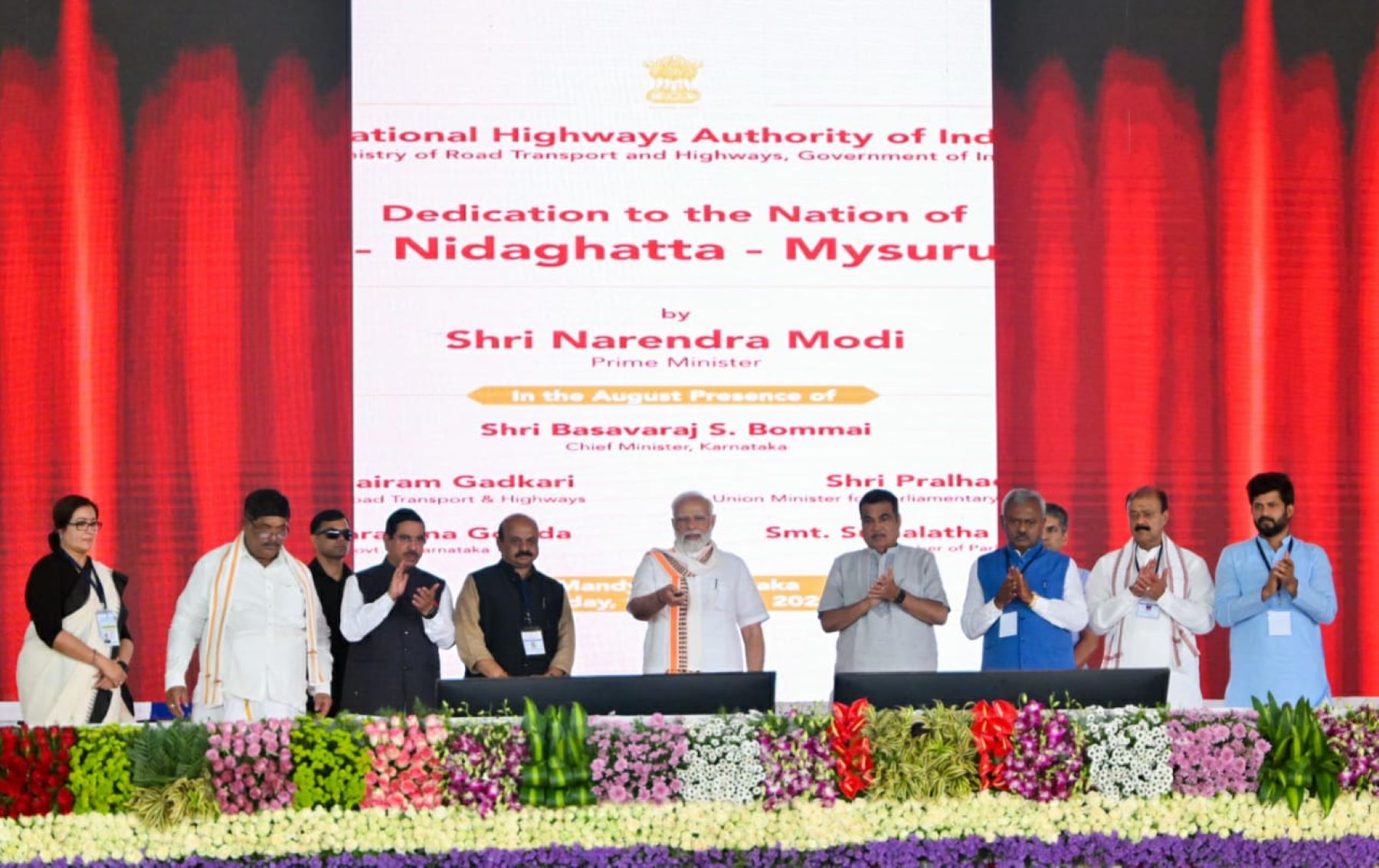 Modi-Express PM Modi steers clear of JD(S) in Vokkaliga-dominated Mandya, but hits out at Rahul Gandhi