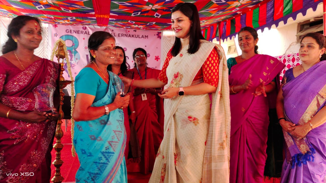 RenuRaj Former district collector of Ernakulam Dr Renu Raj IAS (centre) attending an event organised by the women staff of the Ernakulam General Hospital on International Women's Day. (Facebook/Collector, Ernakulam)