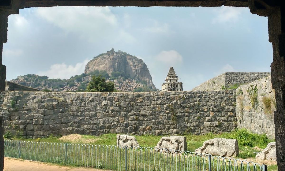 In Senji, Villupuram district, there are a series of forts, collectively known as Senji Fort. One of the hill forts in this group is known as Chakkili Durg In Senji, Villupuram district, there are a series of forts, collectively known as Senji Fort. ne of the hill forts in this group is known as Chakkiliyar Durg or Chakkiliyan Durg, a reference to the caste that now comes under Arunthathiyar