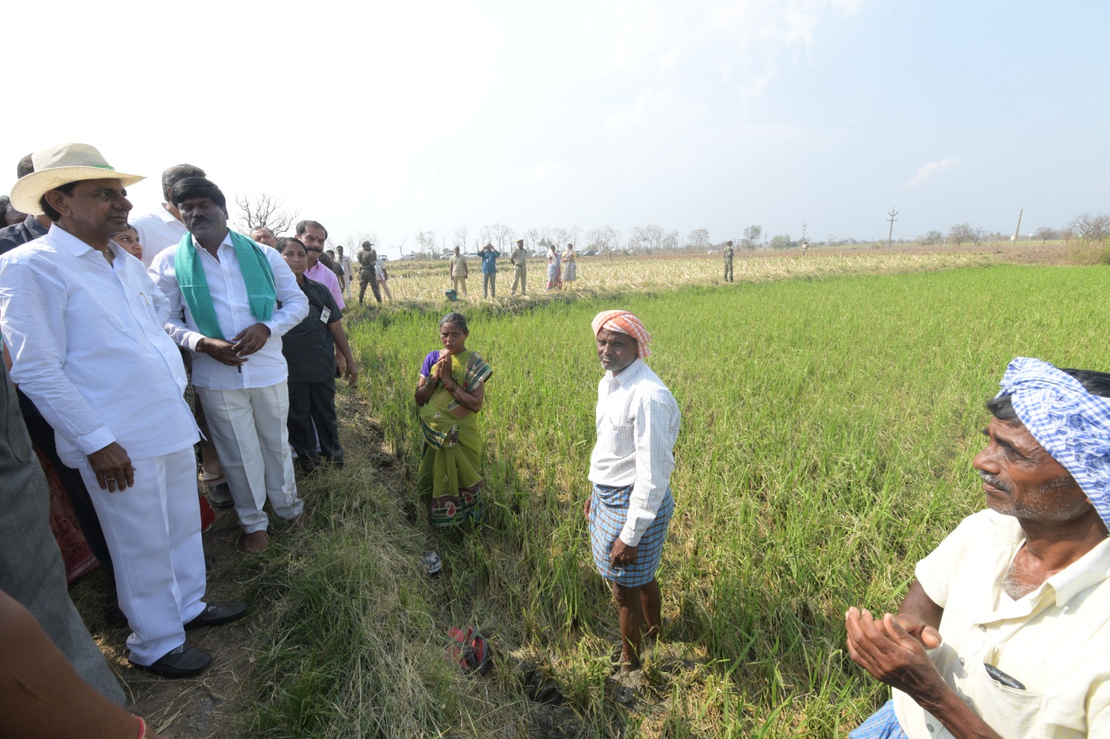 Telangana tenant farmers seek crop damage compensation for past 3 years too Telangana CM K Chandrashekar Rao inspecting damaged crops on 23 March in Khammam district. (Supplied)