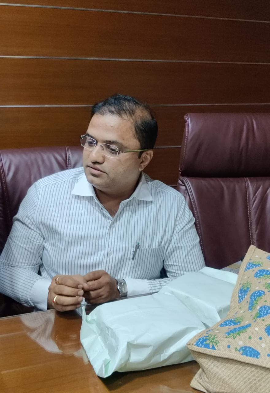 WhatsApp Image 2023-03-02 at 9.04.58 PM (1) Accused son of MLA Prashanth caught red-handed while taking bribe