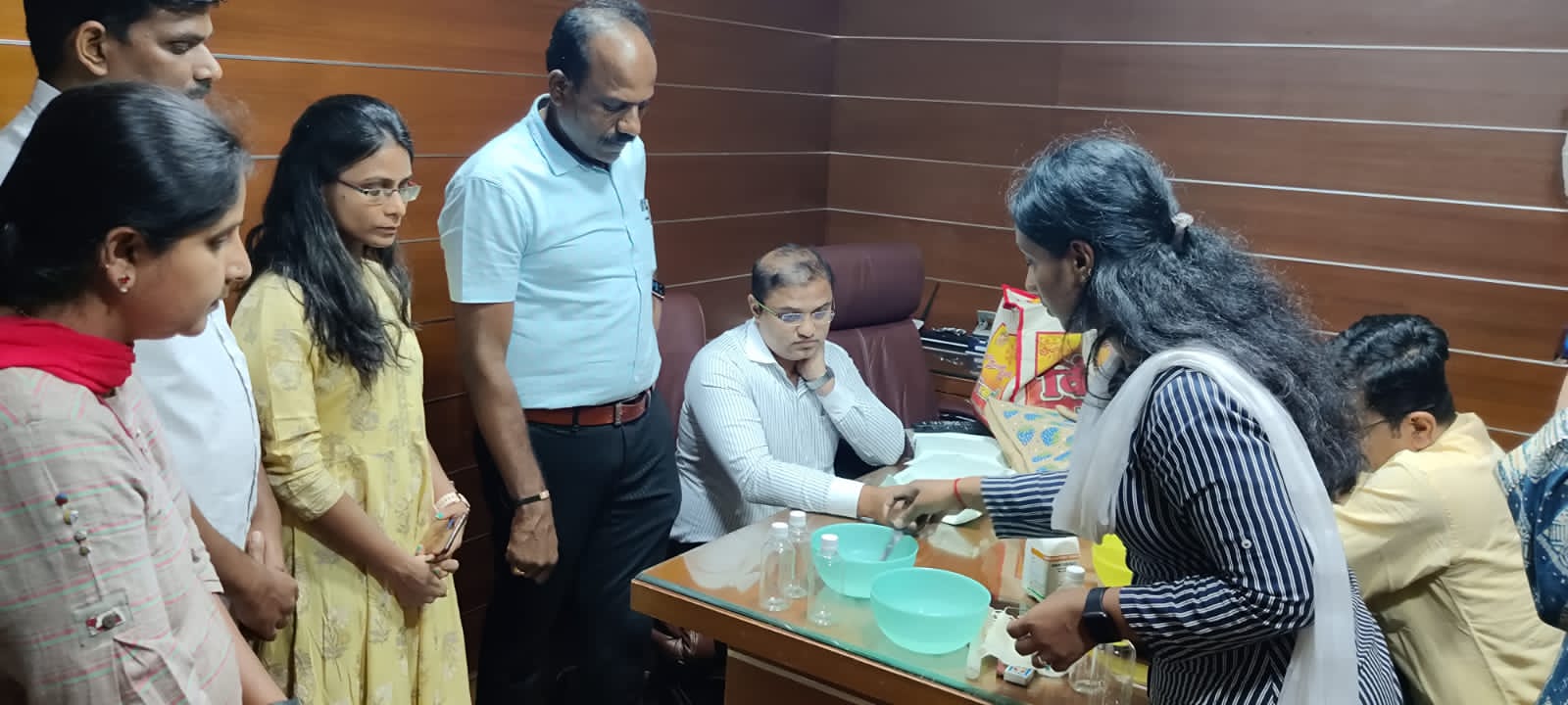 WhatsApp Image 2023-03-02 at 9.04.58 PM Lokayukta raid at MLA Madal Virupakshappa's office on Crescent Road in Bengaluru on Thursday evening.