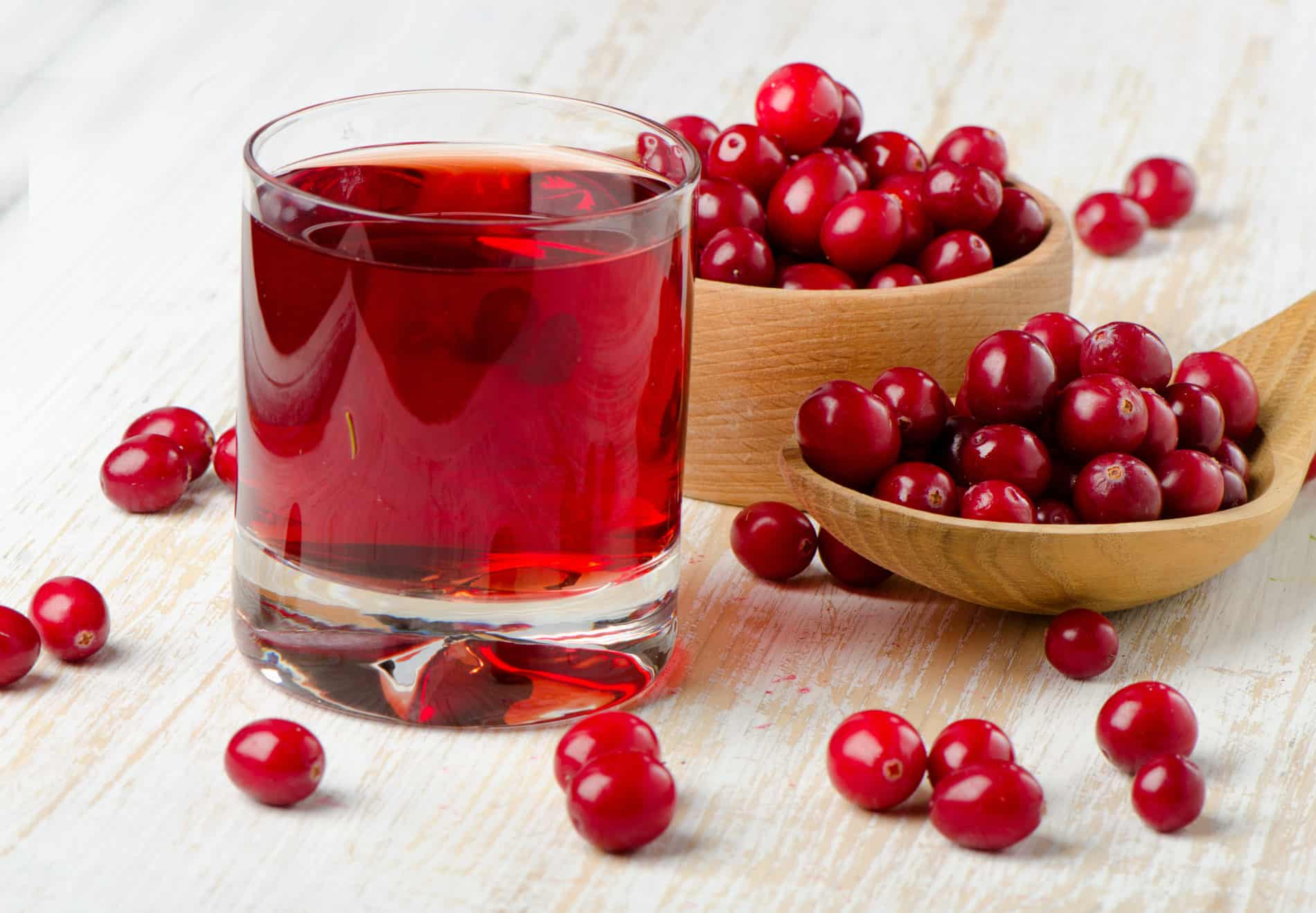 cranberry Drinking cranberry juice can lead to interaction with statin medicines leading to few side effects. Doctors say Statins are safe medicine but those taking it would be better to avoid drinking cranberry juice.