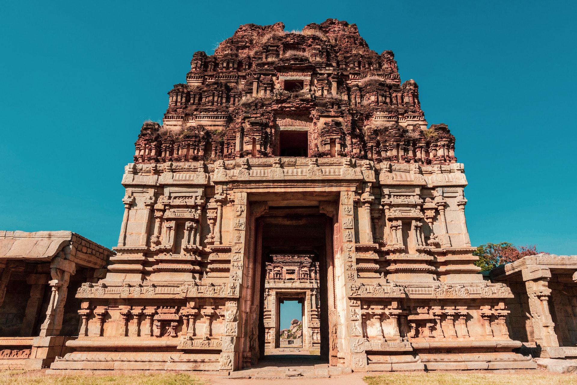 Planning a trip requires a bit of research as you need to know about the places to visit in Hampi, given the site can take over two days to be explored in its entirety.