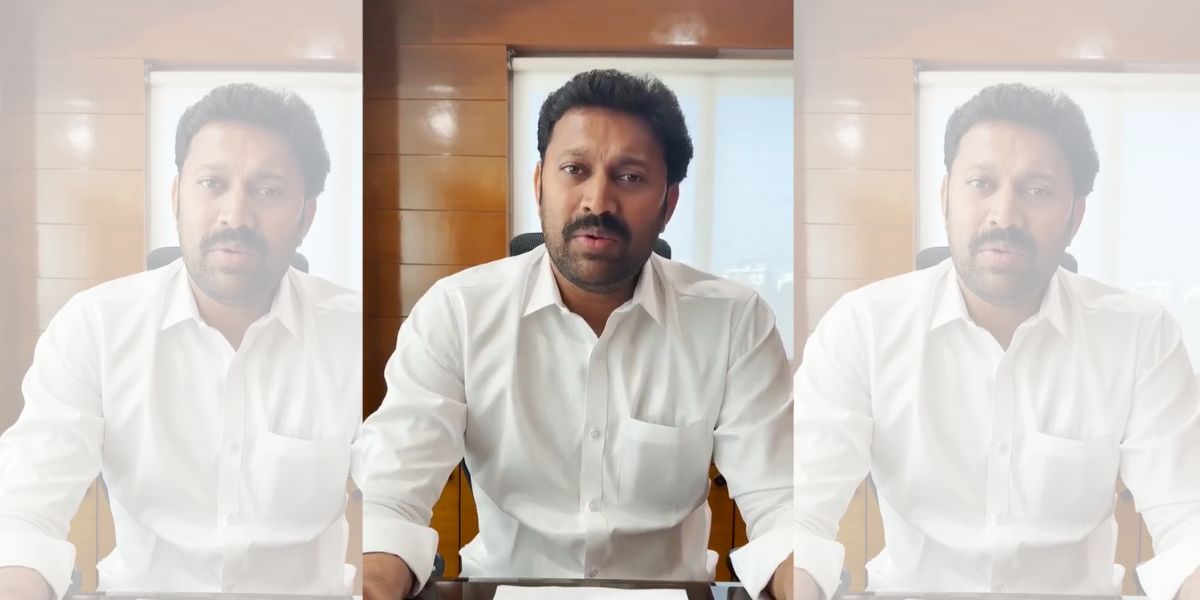 Avinash Reddy Avinash Reddy met his father Bhaskar Reddy during mulakat. (Twitter)