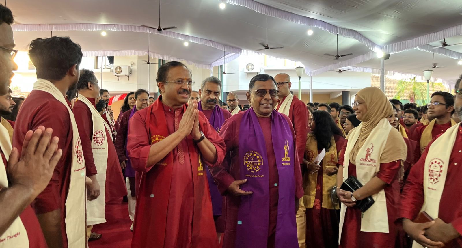 IIM Kozhikode students wear desi attire, discard gowns. (Twitter) IIM-K convocation