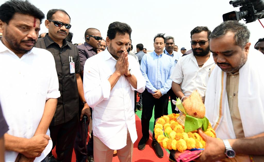 Jagan-Srikakulam-April19 Andhra Pradesh Chief Minister YS Jagan Mohan Reddy launched a slew of development projects in Srikakulam on 19 April. (Supplied)