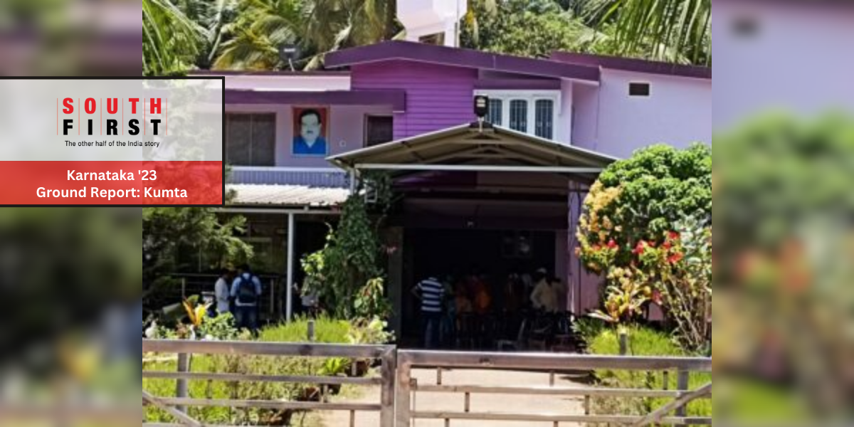 Sharada Mohan Shetty Rebel MLA Sharada Mohan Shetty's house, on Monday, was thronged by supporters after she withdrew her nomination. (Bellie Thomas/South First)