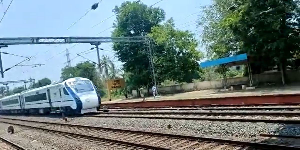 Vande Bharat Express entering Kerala. (Screengrab) Vande Bharat Express entering Kerala. (Screengrab)