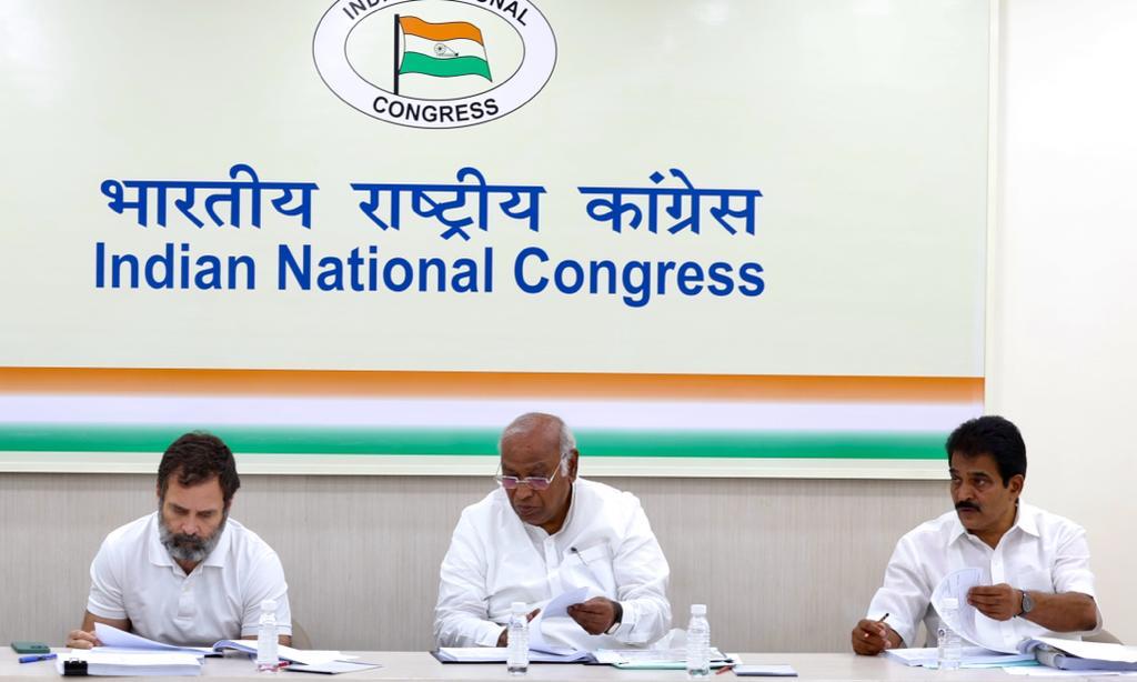 AICC President Mallikarjun Kharge, KC Venugopal and Rahul Gandhi at Congres CEC meeting to decide second list of candidates. (Supplied) AICC President Mallikarjun Kharge, KC Venugopal and Rahul Gandhi at Congres CEC meeting to decide second list of candidates. (Supplied)