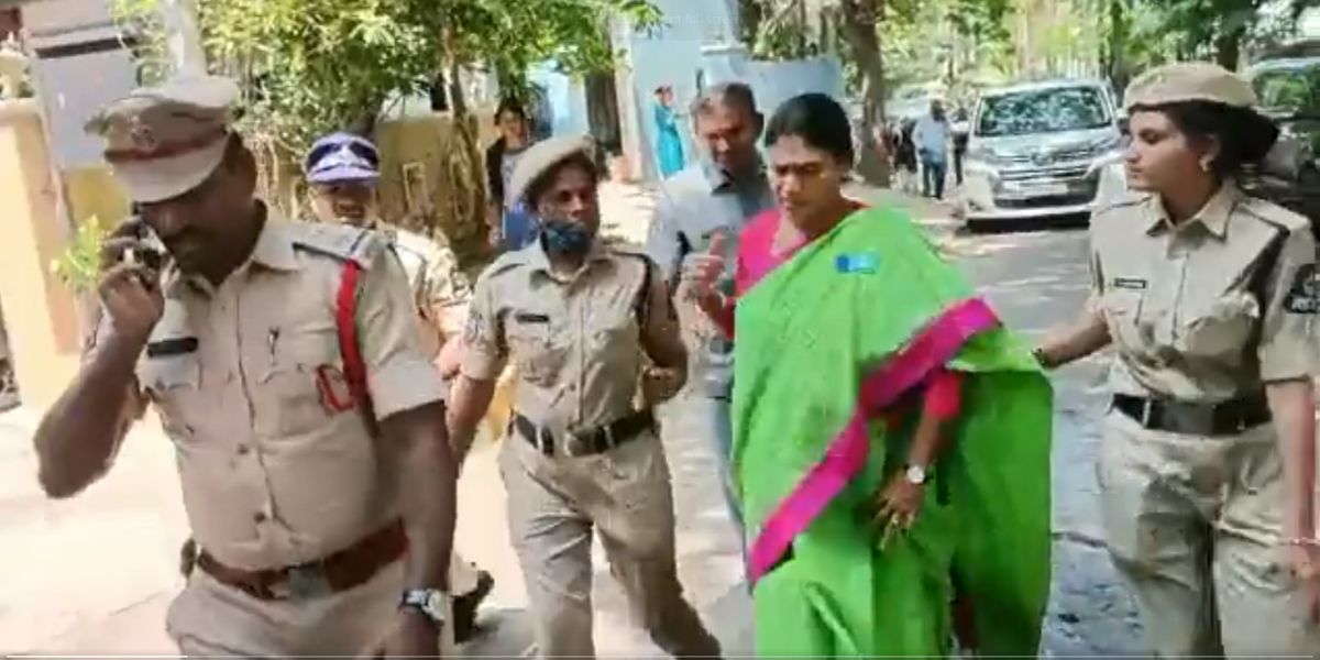 YS Sharmila in an altercation with the police. (Screengrab) YS Sharmila in an altercation with the police. (Screengrab)