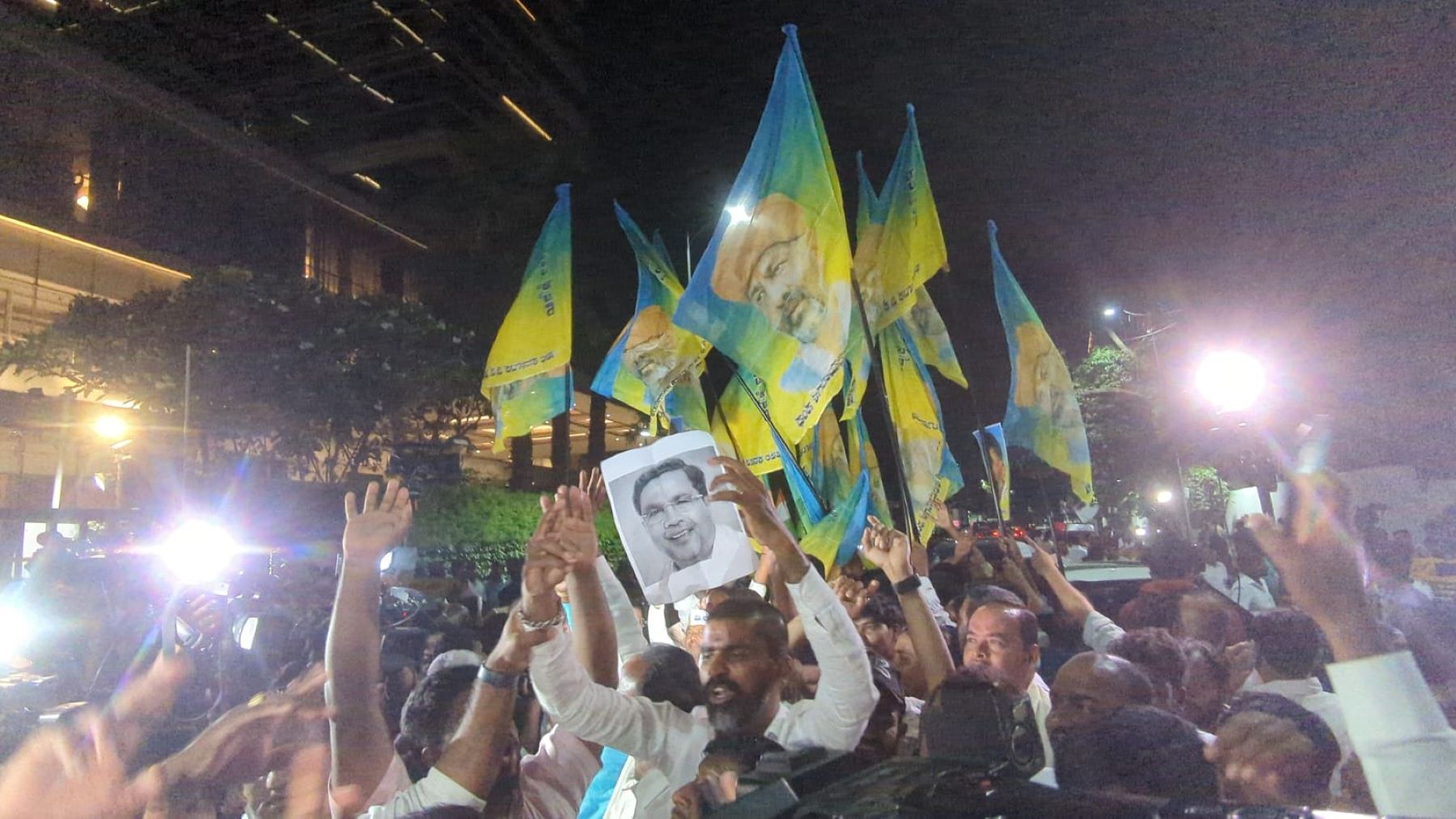 DKS-Siddu The supporters of former chief minister Siddaramaiah and KPCC chief DK Shivakumar gathered in large numbers outside a private hotel in Bengaluru on Sunday. (Supplied)