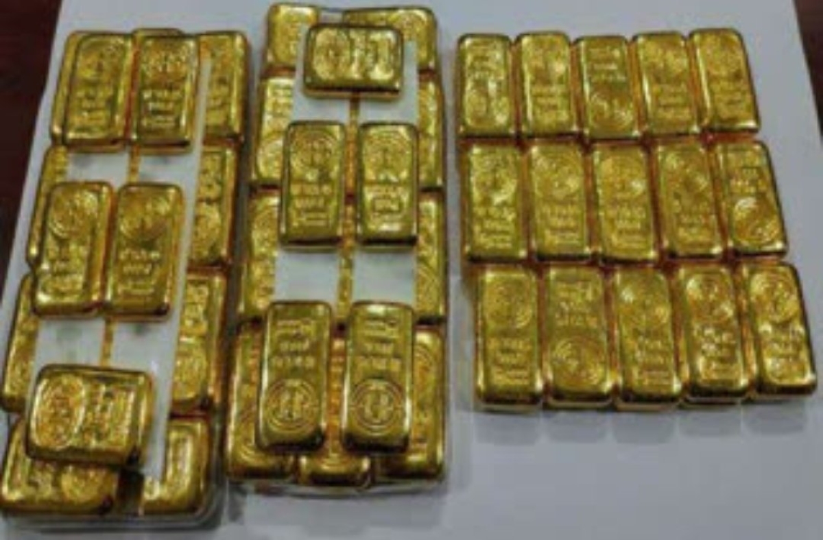 Increasing gold smuggling at Hyderabad Airport as 14 gold bars hidden inside battery seized from Saudi flyer Increasing gold smuggling at Hyderabad Airport as 14 gold bars hidden inside battery seized from Saudi flyer