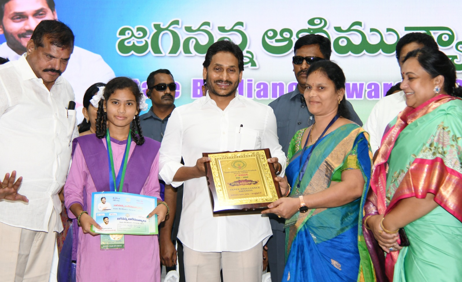 Award Chief Minister YS Jagan Moham Reddy presenting the Animutyalu Award to students in Vijayawada on Tuesday. Education Minister Botcha Satyanarayana (L) looks on. (Supplied)
