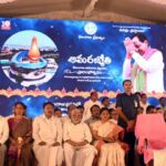 CM KCR and other Ministers at the inauguration of Telangana Martyr's Memorial