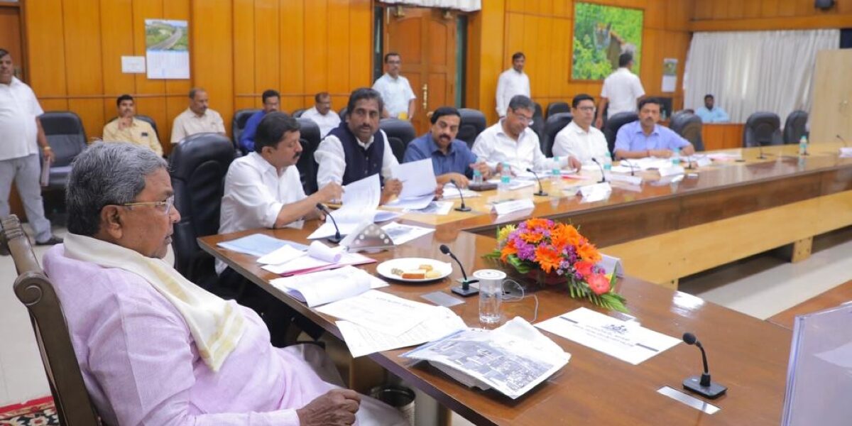 CM Siddaramiah presiding over the meeting related to Indira Canteen