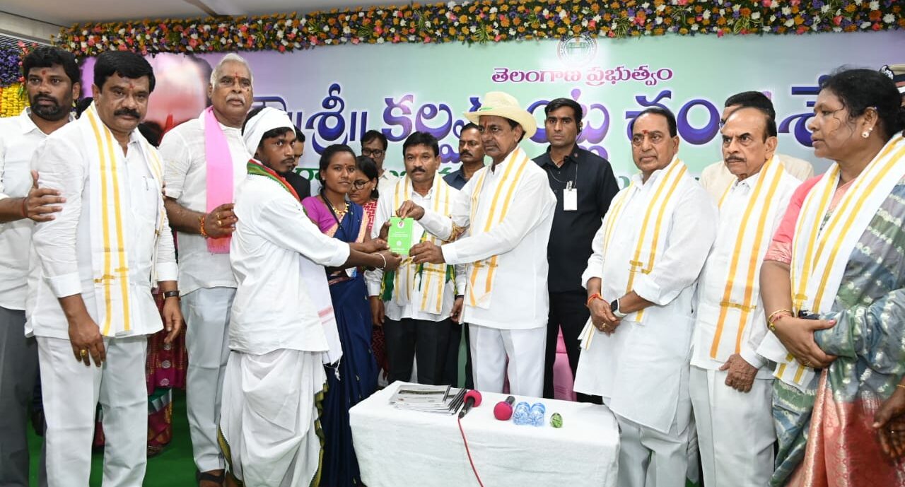KCR KCR inaugurating the distribution of pattas for podu lands belonging to tribals. (Twitter)