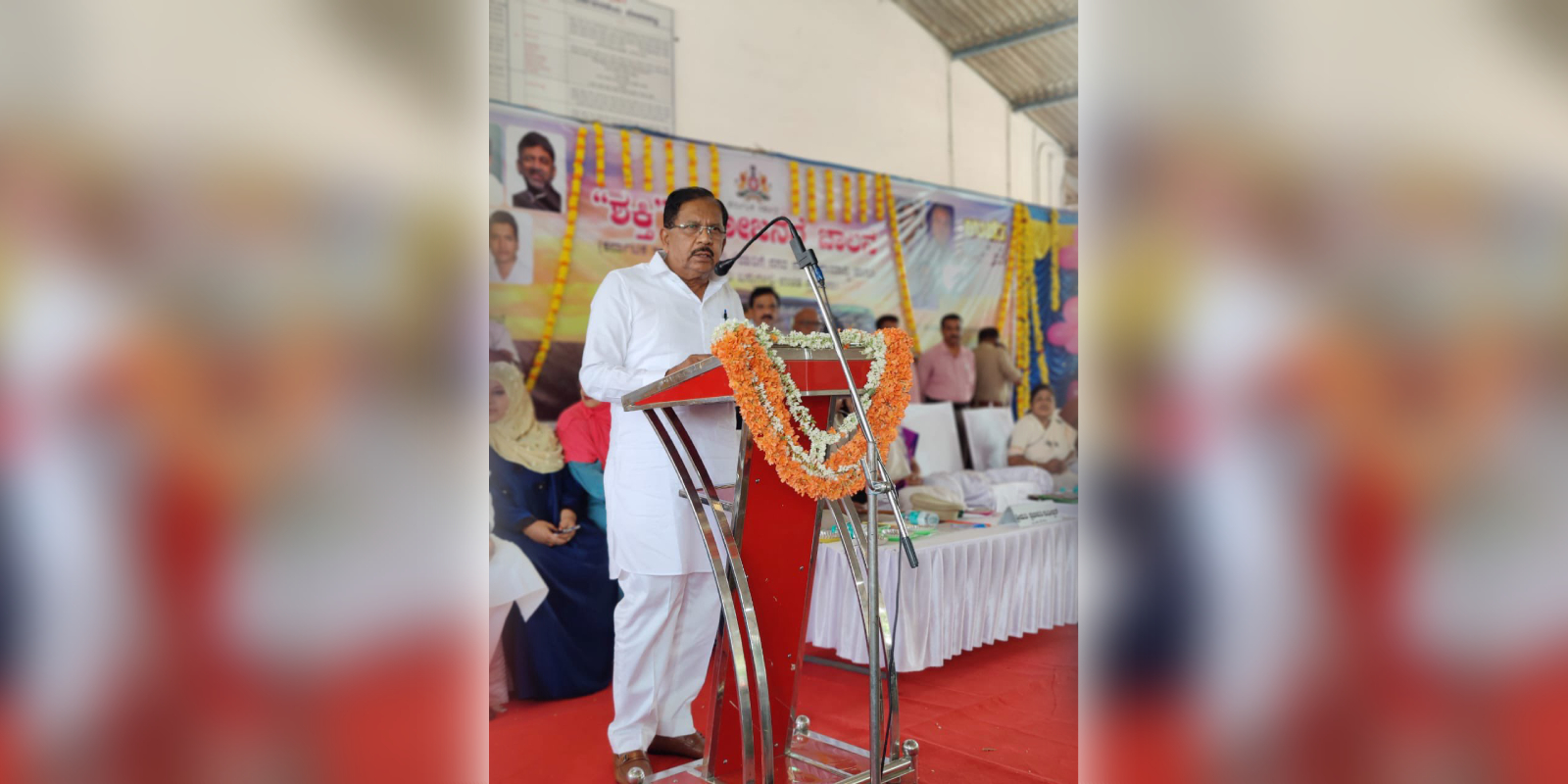 Karnataka Home Minister G Parameshwara adressing the launch of Shakti scheme in Tumkur Home Minister G Parameshwara adressing the launch of Shakti scheme in Tumkur