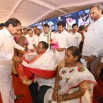 Telangana CM KCR honouring people at the inauguration of Telangana Martyr's memorial