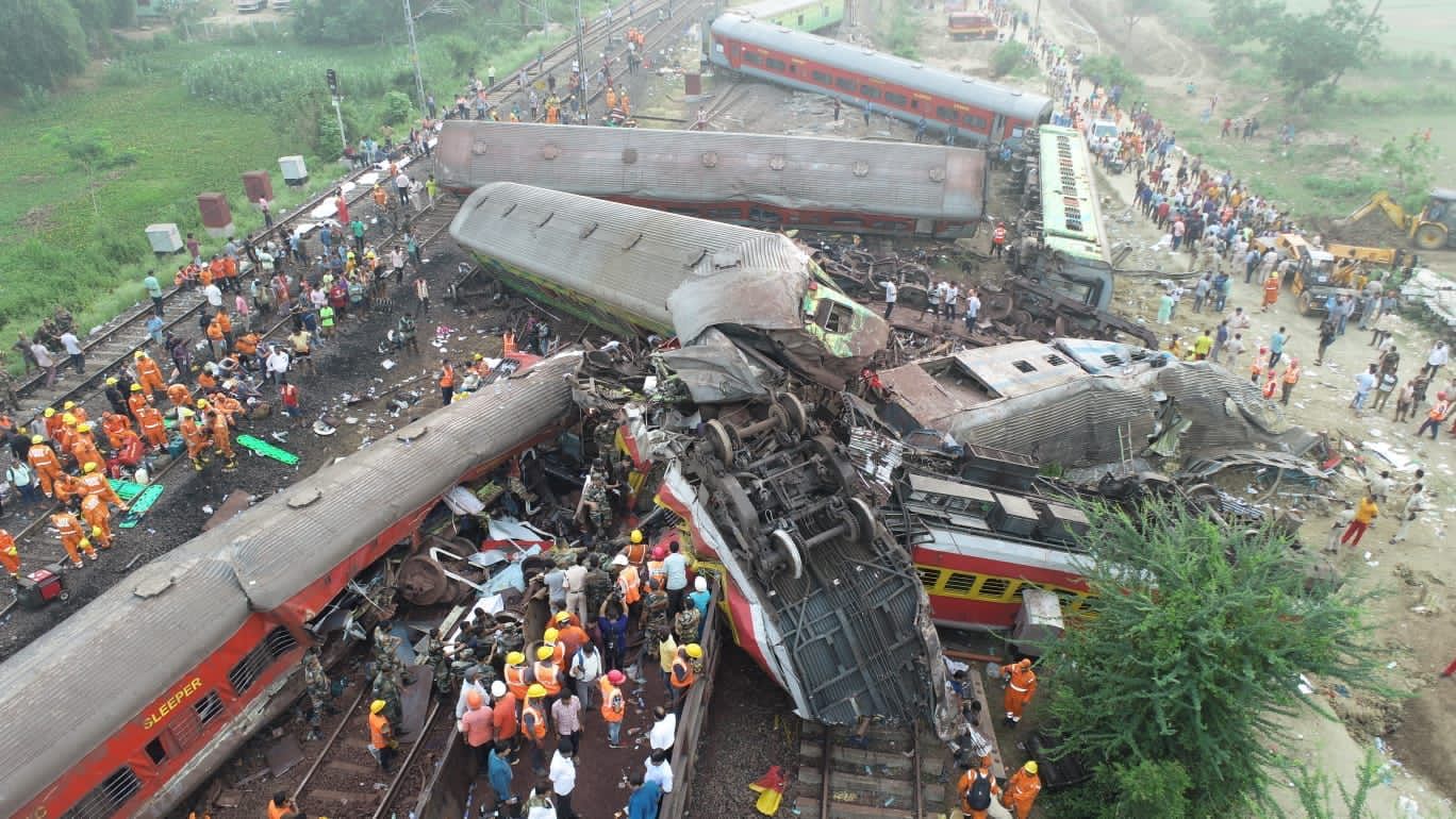 WhatsApp Image 2023-06-03 at 9.31.46 AM Rescue personnel work at the scene of accident near Bahanaga Railway Station in Odisha’s Balasore district. (Supplied).