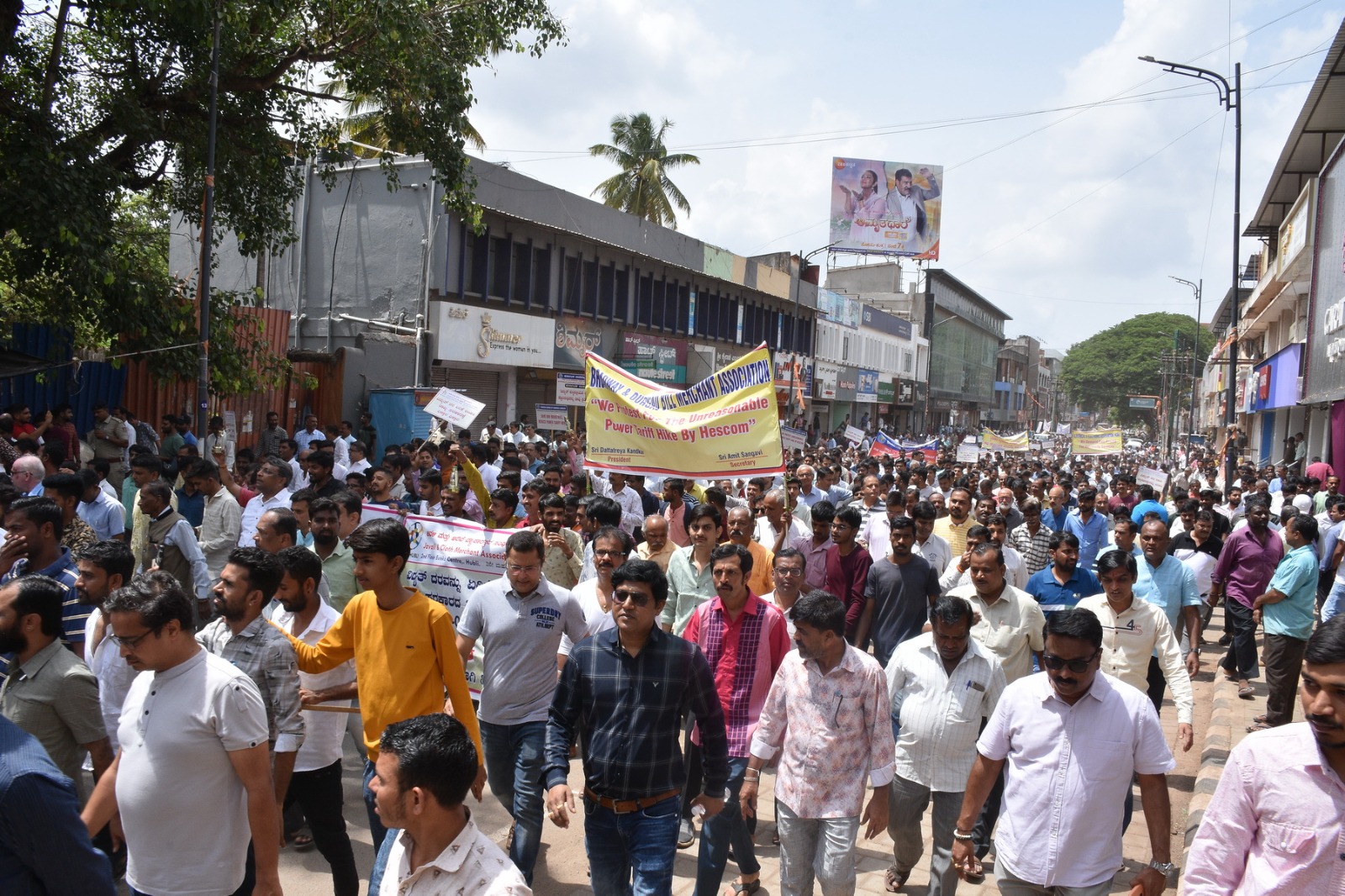 KCCI in Hubbali protesting against power tariff hike