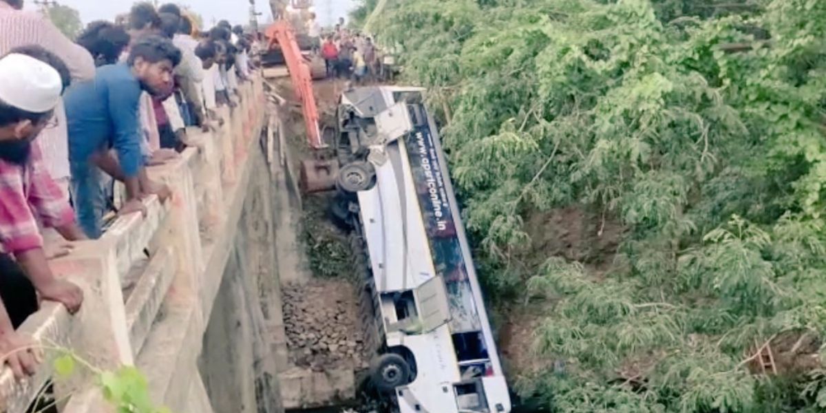 An image from the accident site. (Twitter) Prakasam accident