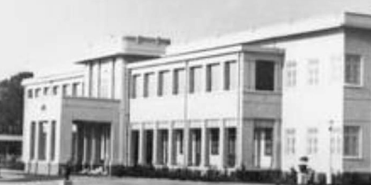 New Project (58) The United State of Travancore and Cochin High Court building. It was Ram Mohan Palace that became the high court complex. (Kochi Heritage Project)