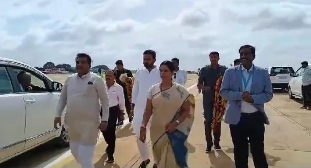 VD Karnataka IAS officer Congress Minister