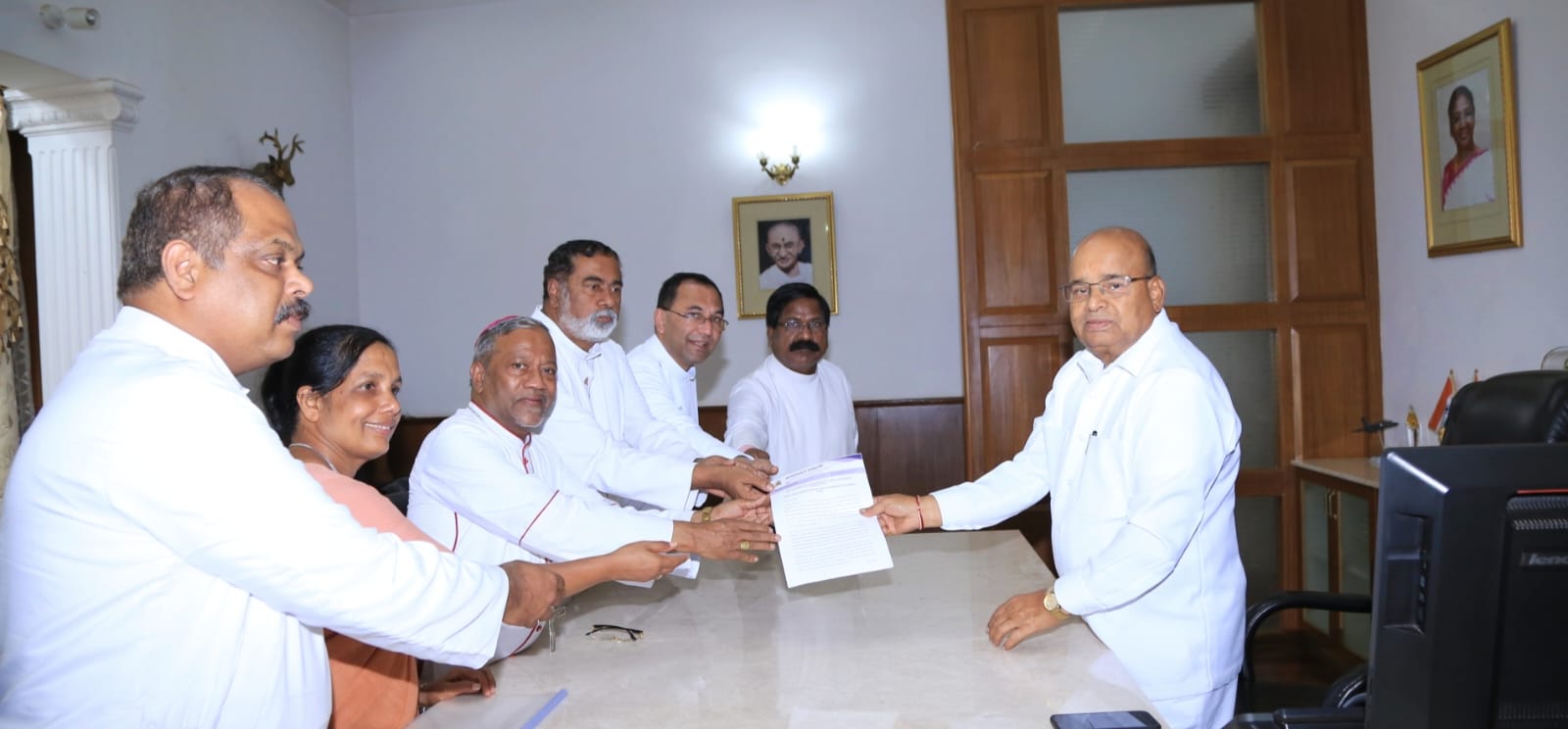 United Christian Forum members handing over the memorandum to the Governor of Karnataka