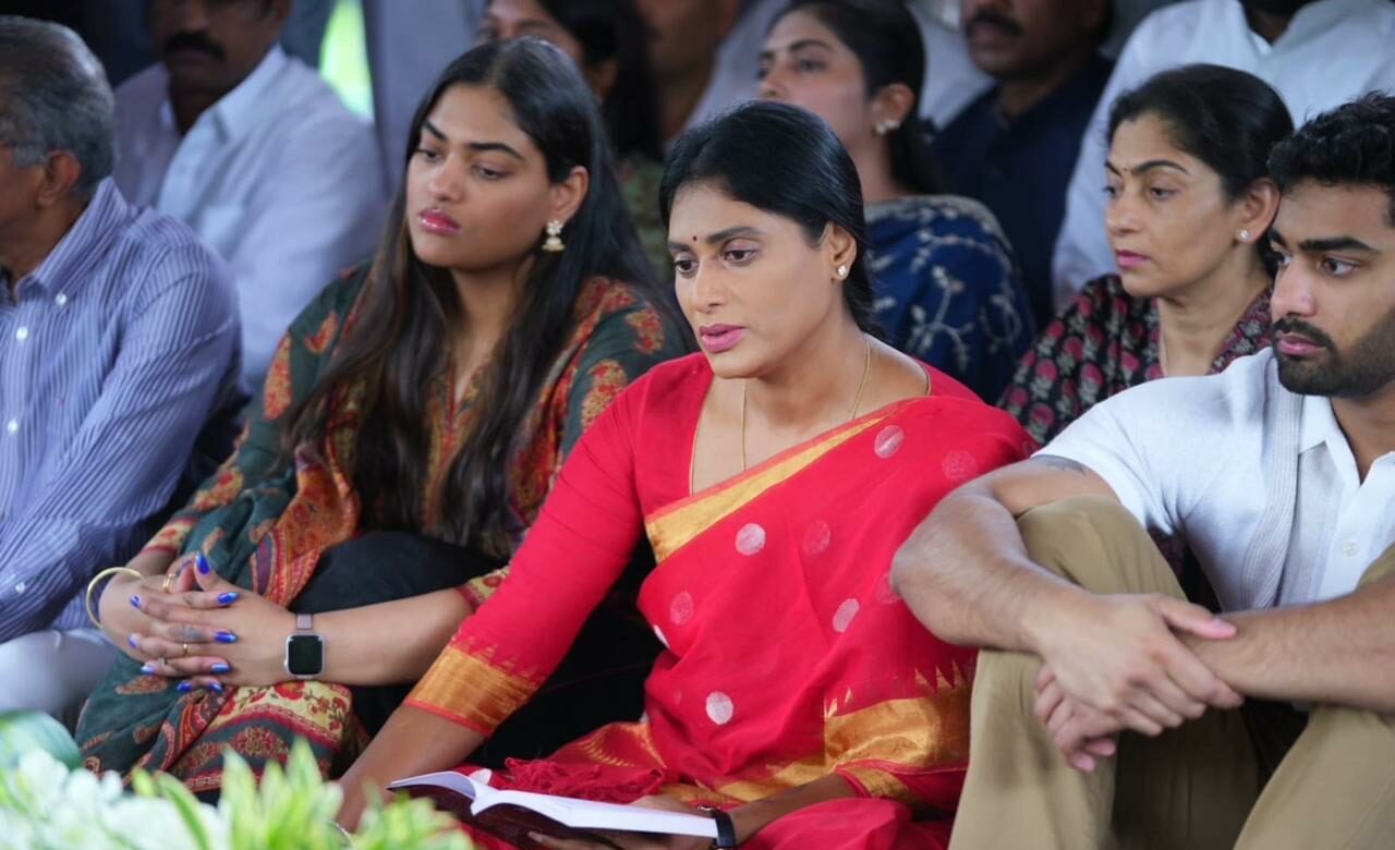 YSRTP president YS Sharmila, flanked by her son and daughter, at the YSR memorial. YSR 74th birth anniversary Sharmila