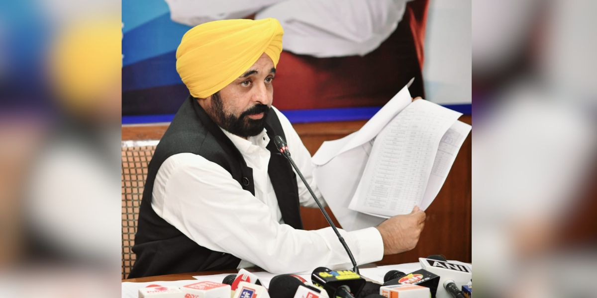 CM Mann showcasing the document to the media. (Supplied) Solar power agreement Punjab