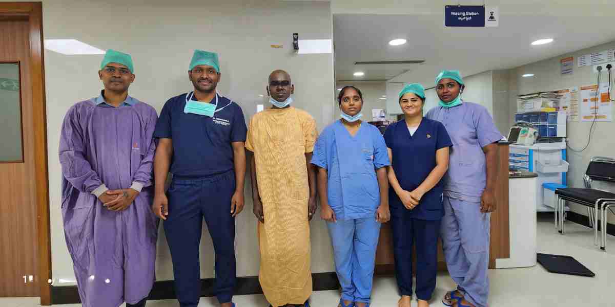 what is Aplastic anaemia? Aplastic anaemia: The patient with his team of doctors at Yashoda Hospital. (Supplied)