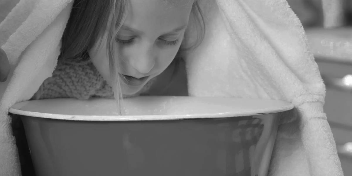 Is steam inhalation beneficial for children? For children with respiratory issues, safer alternatives to relieve congestion include using a humidifier, maintaining proper hydration, and employing saline nasal drops. (iStock)