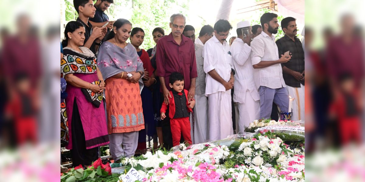 New Project (74) People cutting across religion and political ideologies visit Oommen Chandy's tomb at Puthuppally in Kottayam. (Supplied)