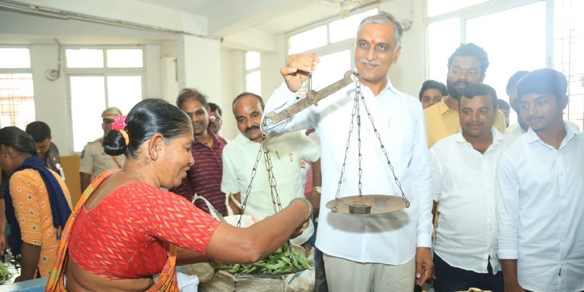 Telangana Finance Minister T Harish Rao at the bazaar. (Supplied)
