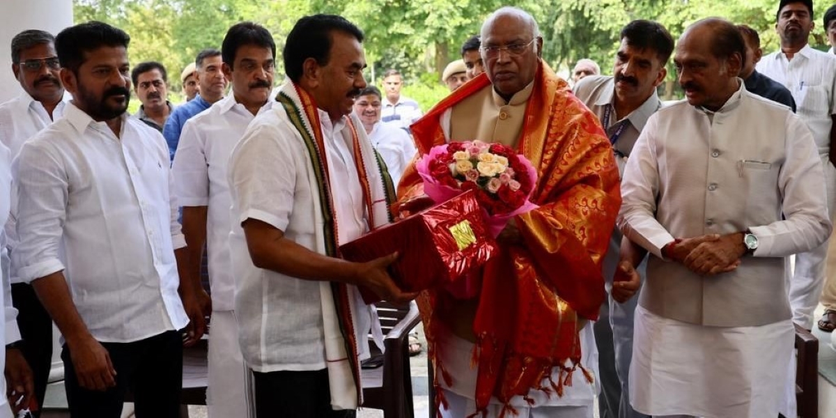 TPCC chief A Revanth Reddy and Jupally Krishna Rao with AICC president Mallikarjun Kharge and party Telangana in-charge Manikrao Thakre. (Twitter) Jupally Krishna Rao