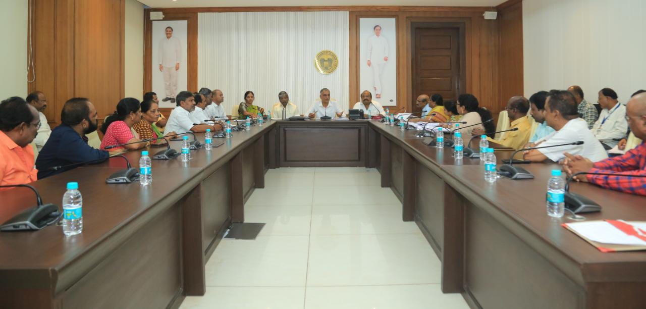 The ministers held talks with ration dealers on Tuesday. (Supplied)