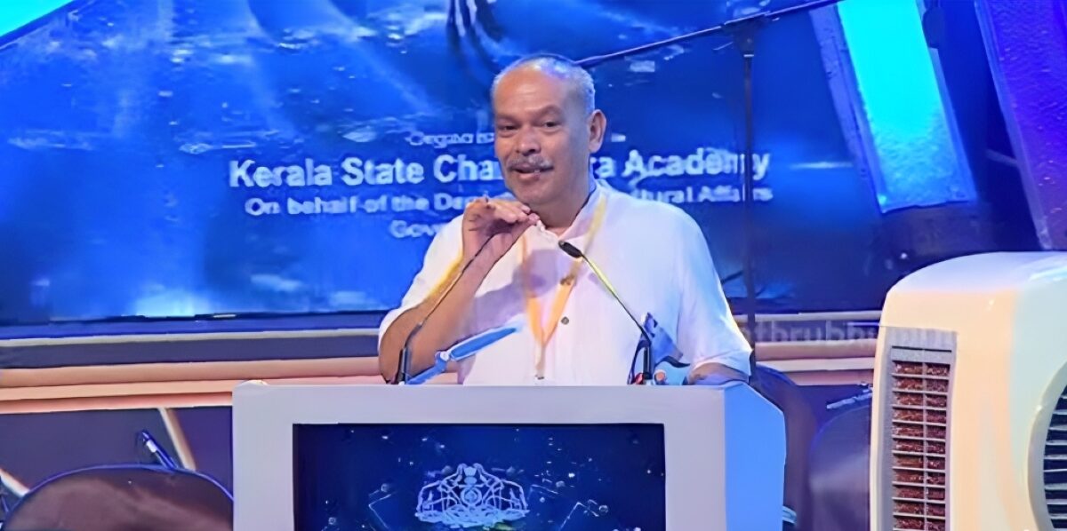 Alencier speaking during the State Award function