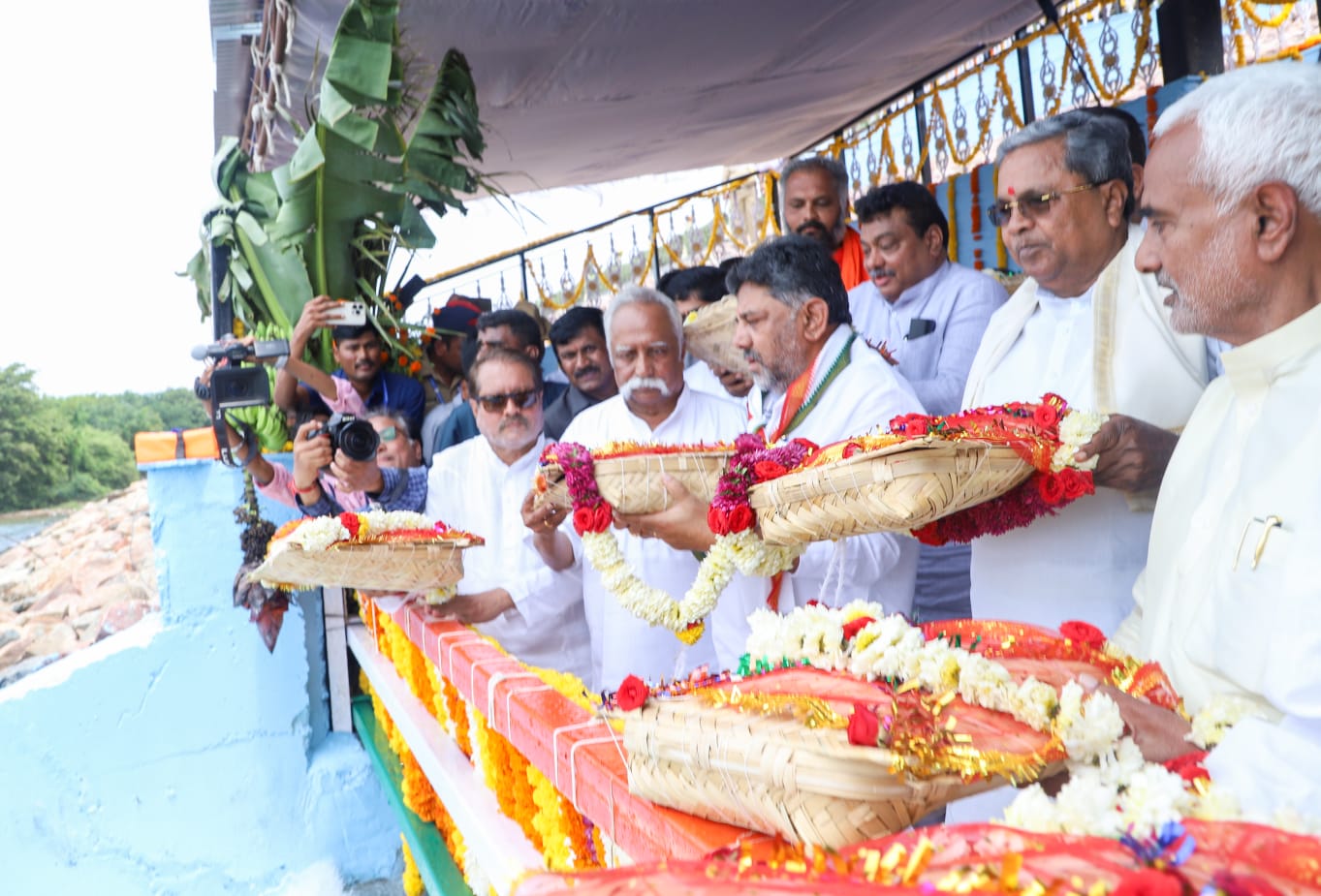 CM Bagina Chief Minister Siddaramaiah and Deputy Chief Minister DK Shivakumar offered bagina to Krishna River at Lal Bahadur Shastri Water Reservoir at Almatti, Vijayapura, on Saturday. (Supplied)