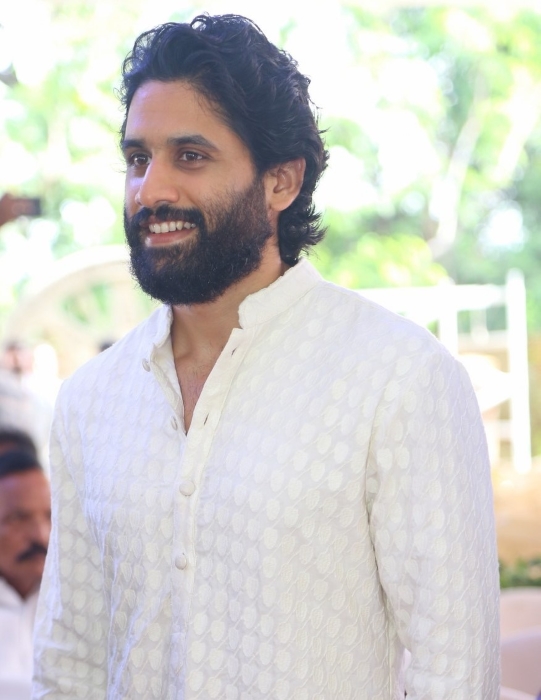 Naga Chaitanya at anr statue