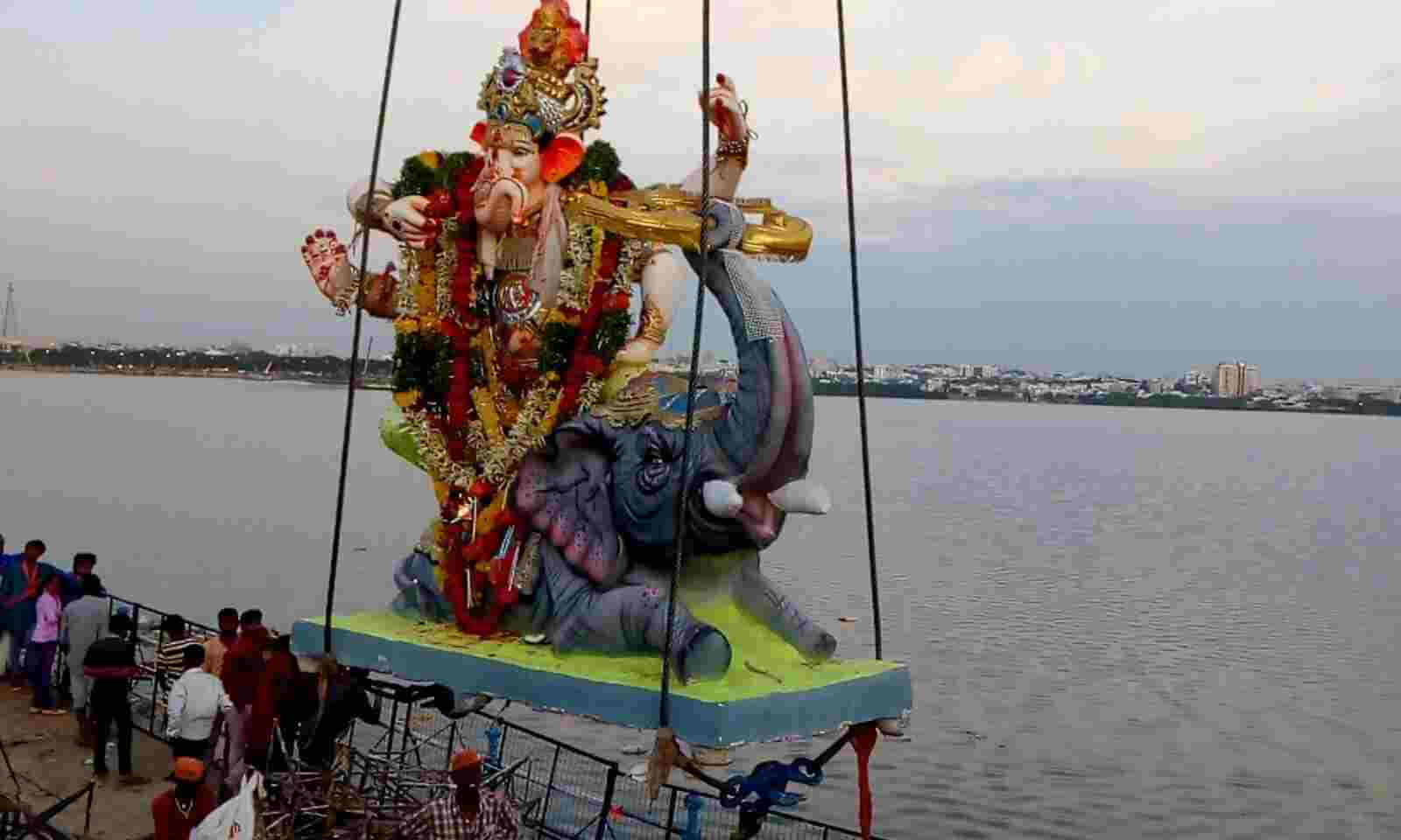 Telangana HC questions government’s handling of POP idol immersion; eco-activists say clay idol immersion equally against CPCB rules While immersion of PoP idols are banned by the high court, environmentalists question why clay idols are being permitted. (Creative Commons)